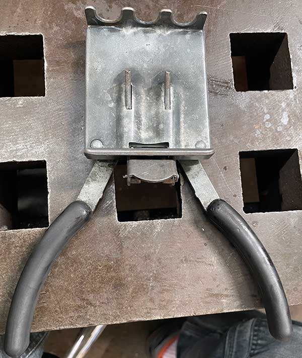 linker-delinker tool on bench