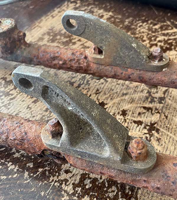 yoke brackts on rusty tubes